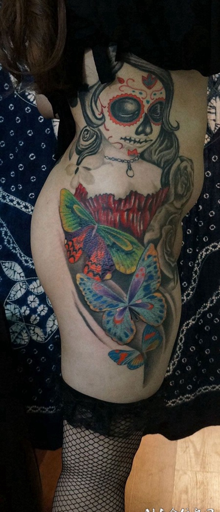 腿部蝴蝶美人纹身