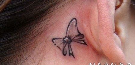 耳后的蝴蝶结纹身