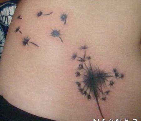 腰侧的蒲公英纹身