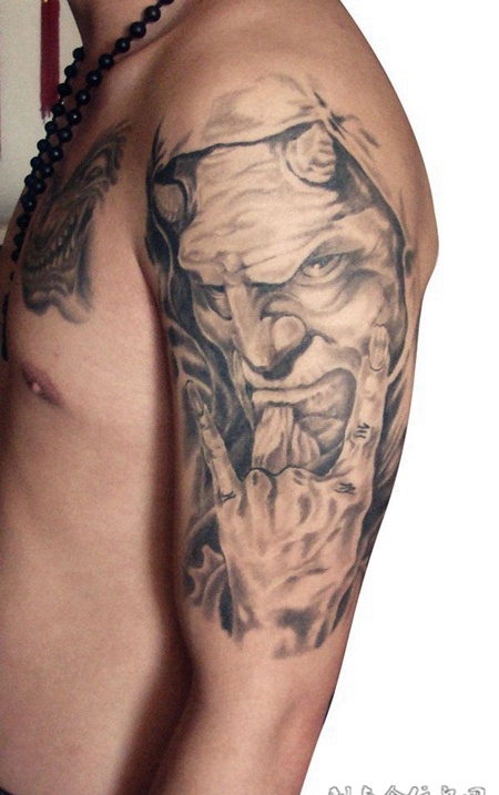 思考中的恶魔纹身