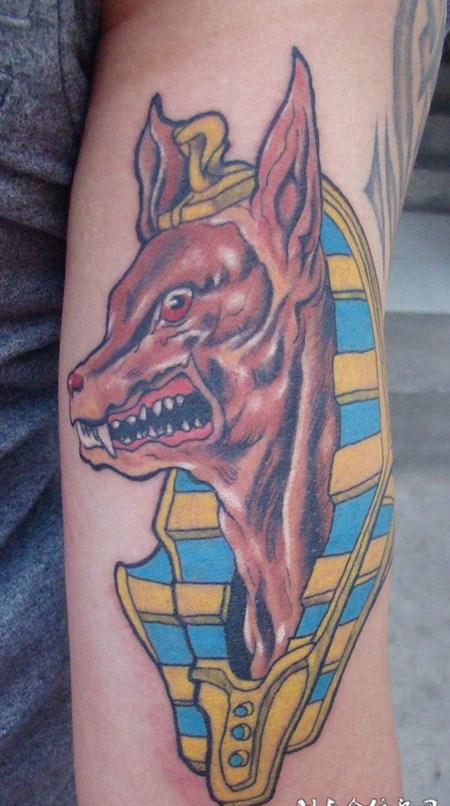 胳膊上的埃及死神