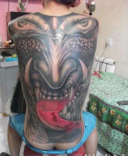 满背恶魔纹身