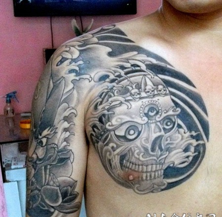 半胛嘎巴拉纹身