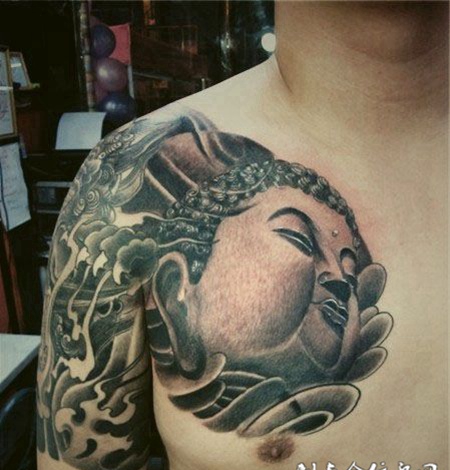 半胛佛像纹身
