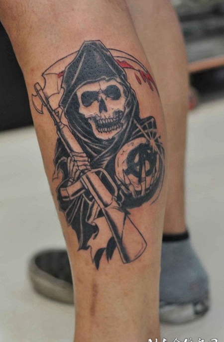 小腿上的骷髅死神纹身