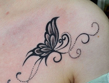 胸部性感线条蝴蝶纹身图案