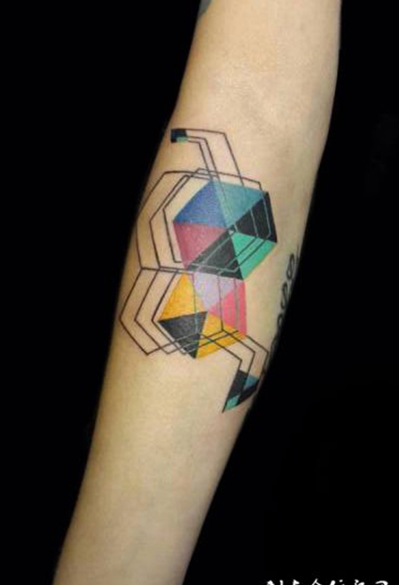 手臂创意线条色块纹身图案