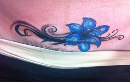 腹部线条蓝色兰花纹身图案
