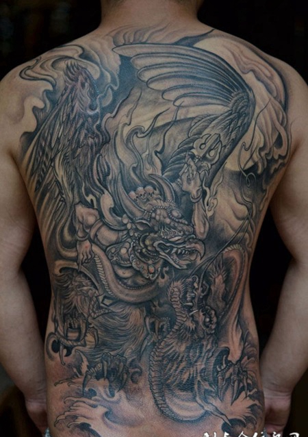 满背神兽龙纹身