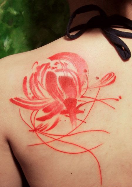 肩部线条红莲花纹身图案