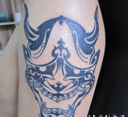 胳膊上的般若图腾纹身