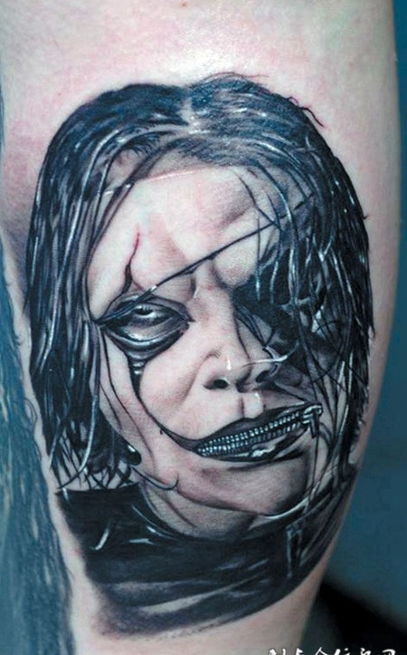 凌乱的恶魔纹身