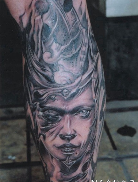 小腿上的恶魔战士纹身