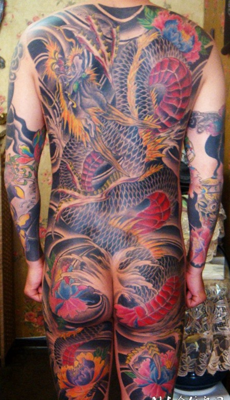 全胛龙纹身