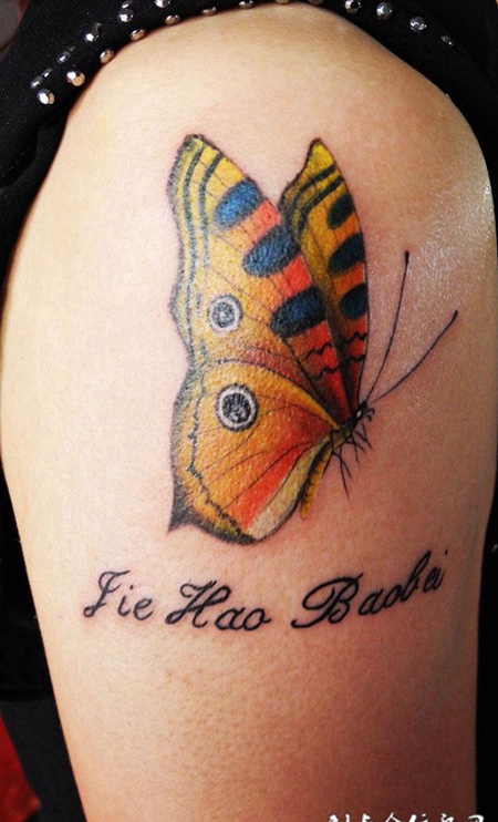 胳膊上的蝴蝶纹身