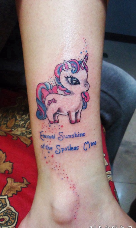 小腿上的绵羊纹身