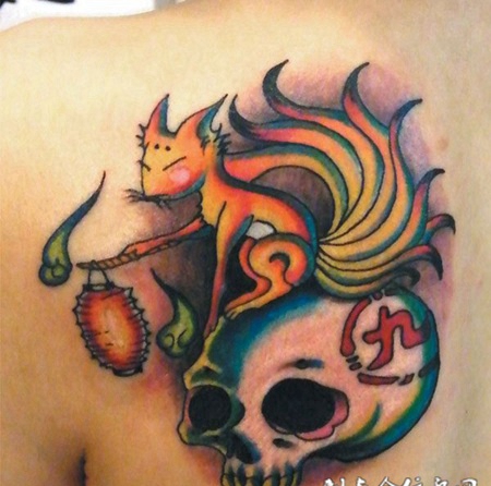 后背上的狐狸骷髅纹身