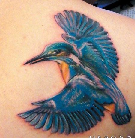 后背上的小鸟纹身