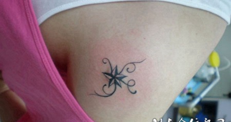 肩膀上的五角星纹身