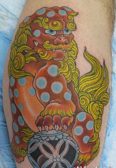 小腿上的唐狮子纹身