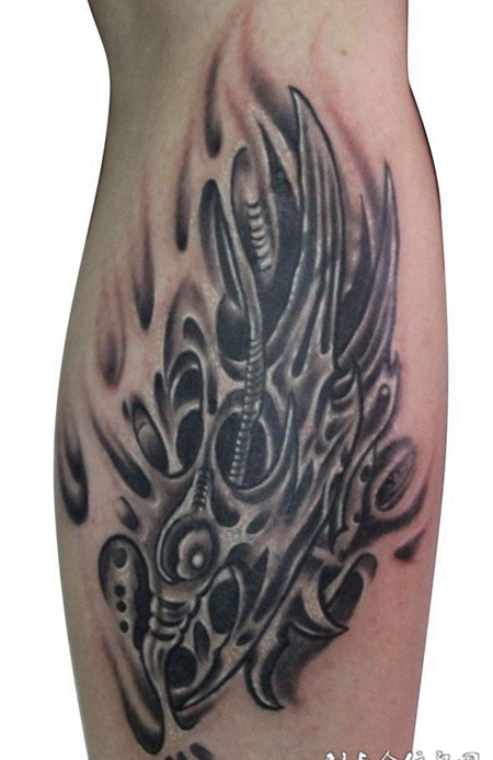 胳膊上的恶魔洞窟纹身