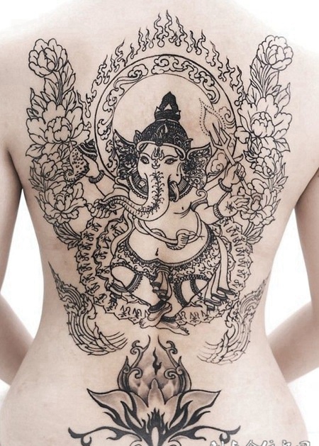 满背象神莲花纹身