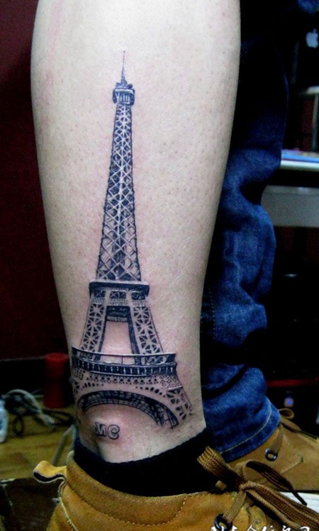 小腿上的艾菲尔铁塔纹身