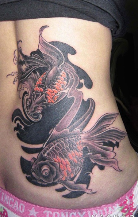 腰侧鲤鱼纹身