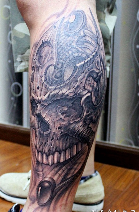 小腿上的骷髅恶魔纹身