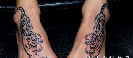 脚面上的老虎图腾纹身