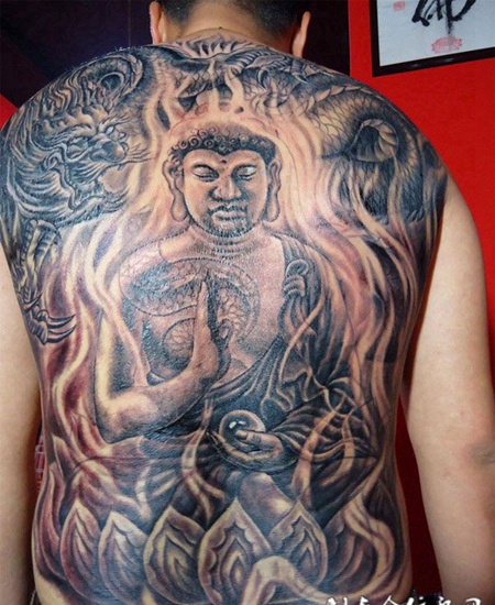 满背佛像龙纹身