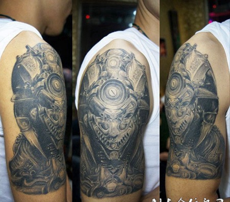 胳膊上的机械恶魔纹身