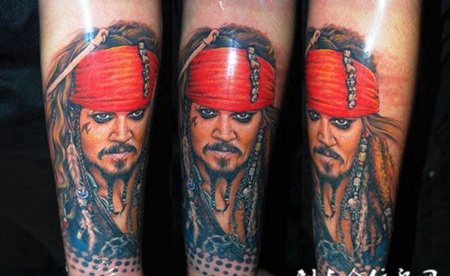 胳膊上的加勒比海盗纹身