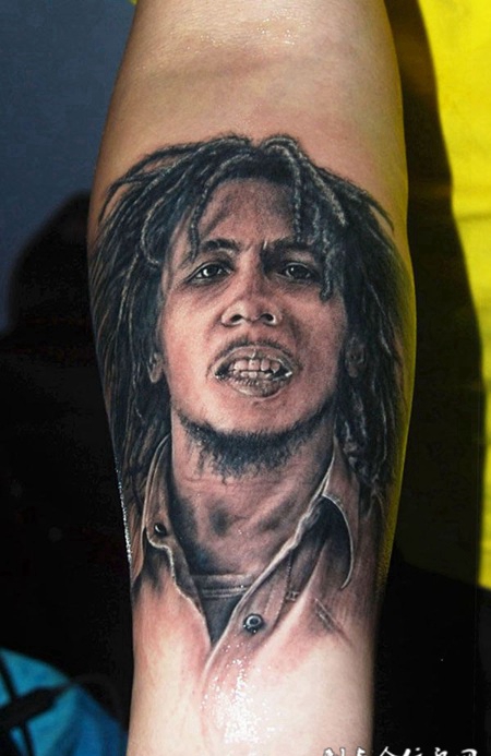 胳膊上的农民工纹身