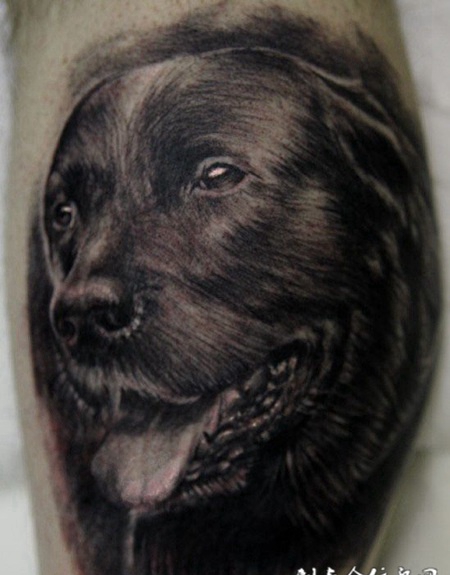 大臂小狗纹身