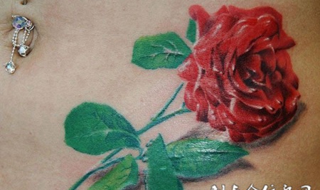 腹部玫瑰纹身