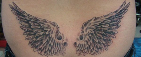 腰部后的天使翅膀纹身图案