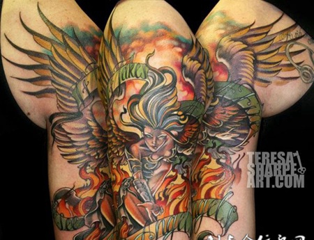 胳膊上的天使火焰纹身