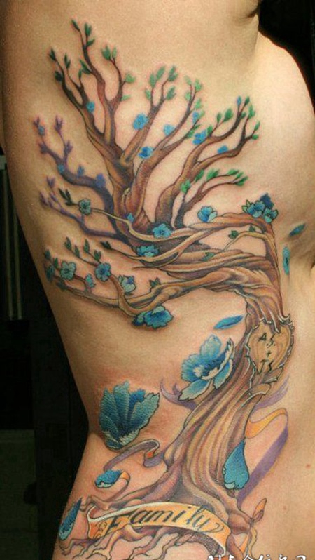 腰侧的生命之树纹身