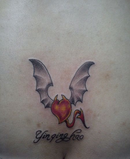 腰部恶魔翅膀心纹身图案