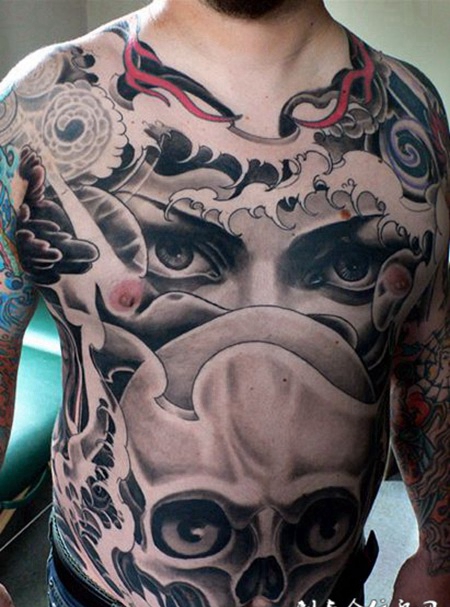 胸前的骷髅美女纹身