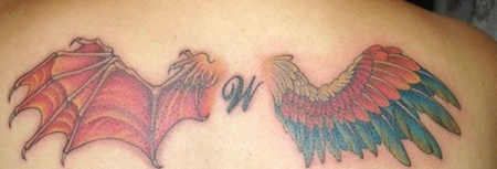 背部彩色恶魔的翅膀纹身图案