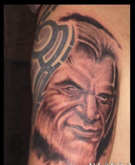 大臂恶魔图腾纹身