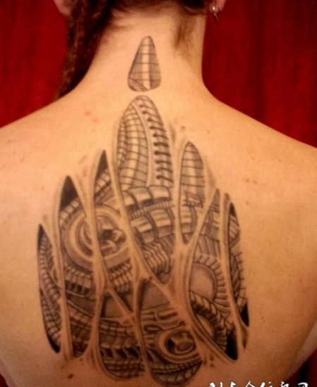 背部撕皮机械纹身