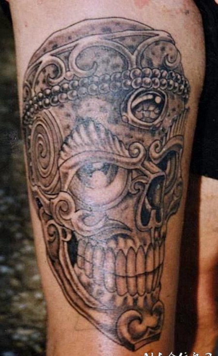 大腿嘎巴拉纹身