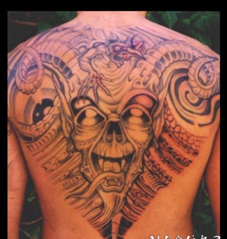 背部恶魔机械纹身