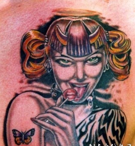 背部美女恶魔纹身