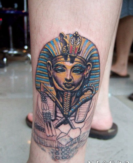 小腿上的埃及人面纹身