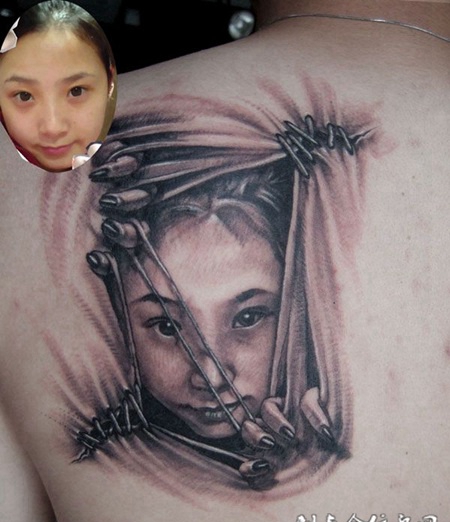 后背上的撕皮肖像纹身