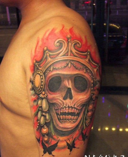 大臂皇冠骷髅纹身